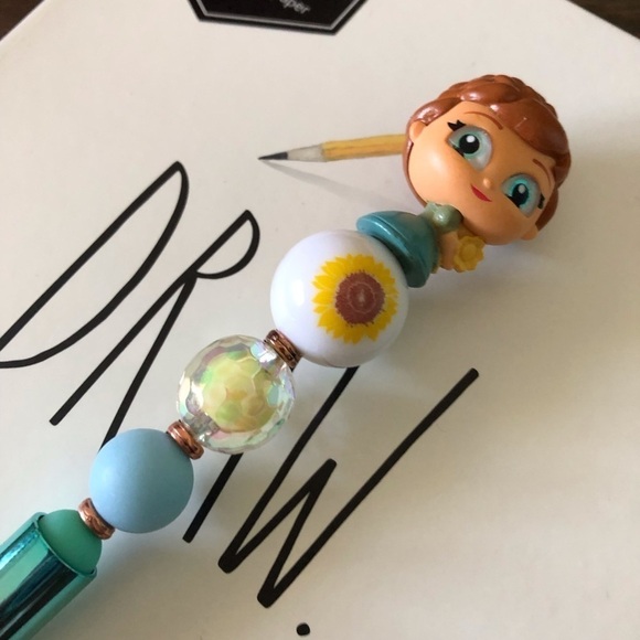 Disney Doorables: Frozen: Princess Anna's Birthday handmade beaded pen - Picture 1 of 3